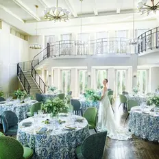 自然光が差し込む清潔感ある邸宅