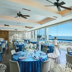 披露パーティーでおもてなし