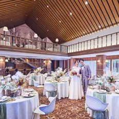 無国籍＆重厚感が魅力の会場