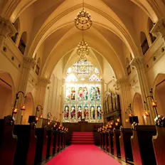 ステンドグラス輝く感動挙式