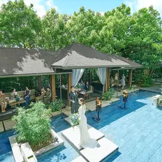 開放的な貸切プール付ガーデン