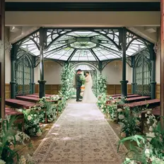 円形チャペルでの温かい祝福