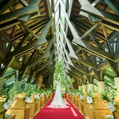 天然木の独立型チャペル