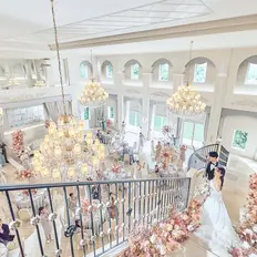 憧れの大階段入場は圧巻の演出