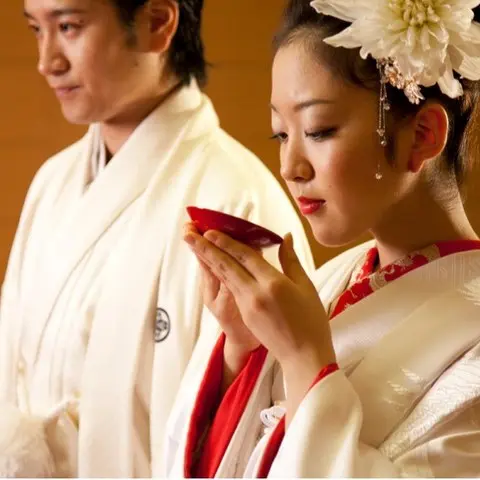 9 25 土 9 00 13 00 限定２組 神社挙式や和装お色直し 皇居前での前撮りも人気 打掛最大35万円off Kkrホテル東京 ケイケイアールホテルトウキョウ みんなのウェディング