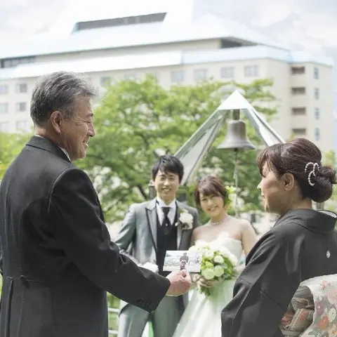 4 29 金 10 00 18 00 週末 祝日限定 ご両親も一緒に安心のウエディング見学 試着相談会 花巻温泉 The Grand Resort Hanamaki Onsen みんなのウェディング