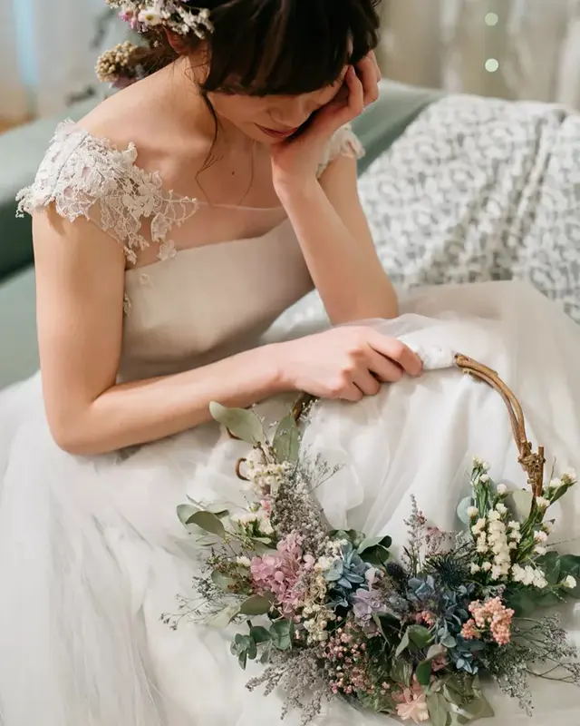 結婚式の ブーケ ブートニア の意味は 基本の形から費用相場を解説 みんなのウェディングニュース