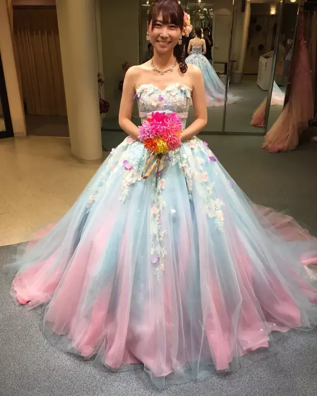 ピンク 青 グラデーション ドレス カクテルドレスは桂由美さんのグラデ