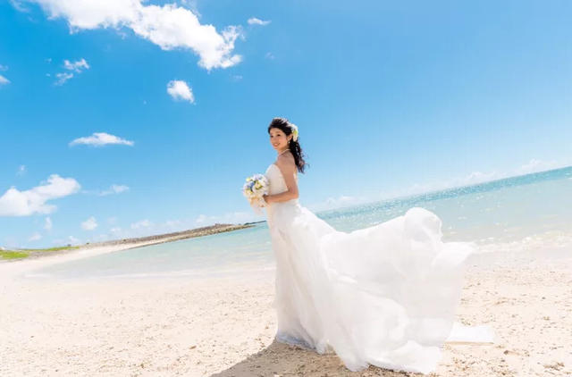 前撮りではエンパイアドレスを選びま... - 結婚式準備レポ【みんなの 