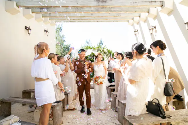 沖縄の自然溢れるナチュラルウェディングをご家族とともに - みんなの