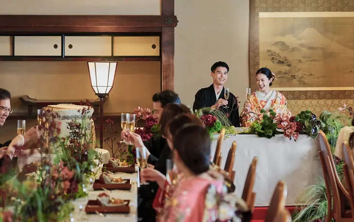 家族だけの少人数婚から最大150名まで収容。ふたりの好みに合わせた会場で心温まる祝宴を