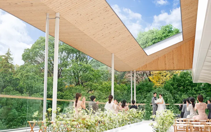 東郷の杜に囲まれた大きなテラスでのオリジナル人前式。大空のもと開放感のある挙式をご用意。