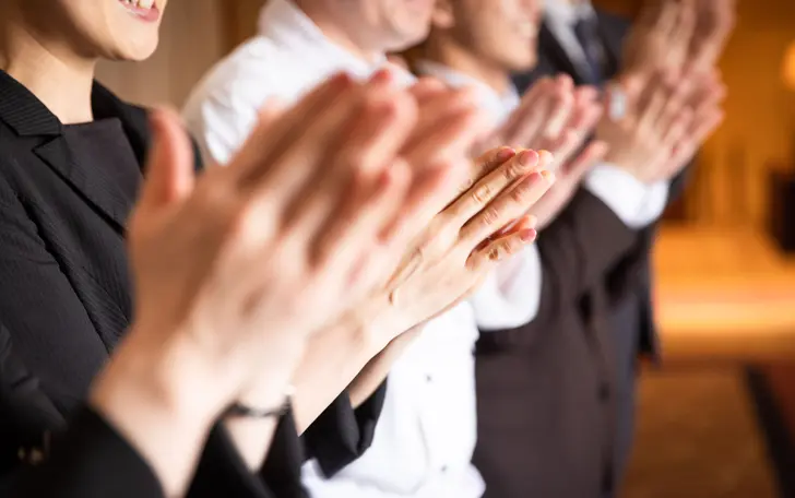 衣裳や会場コーディネートなどそれぞれ専門のスタッフがチームを編成して
おふたりを直接サポートいたします。