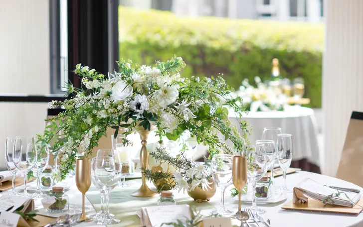 商業空間デザイナー【間宮吉彦氏】による洗練されたパーティー空間。開放的な大きな窓からの自然光があふれアットホームに♪