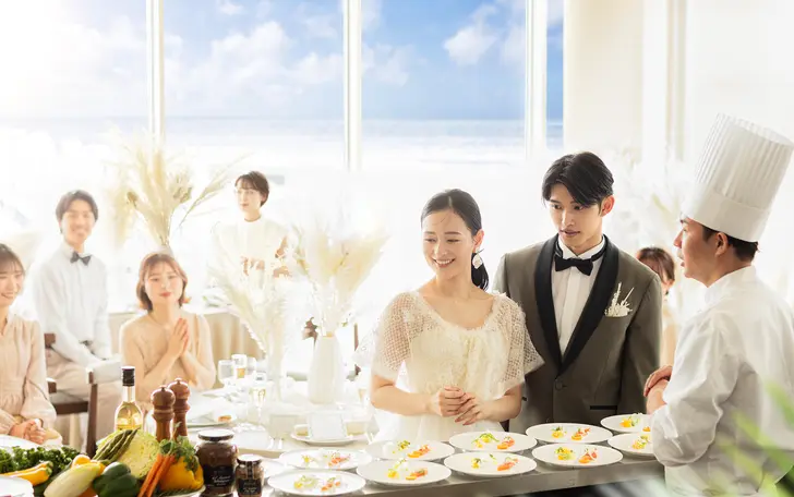 オープンキッチンから届く五感で楽しむ美食とともに、みなとみらいの絶景・ベイフロントの特等席をフロア貸切で楽しんで！