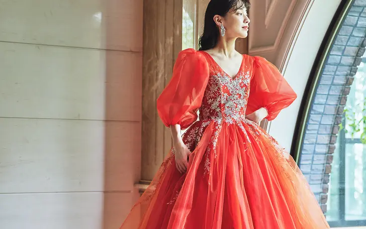 現地で直接セレクトした最高級ラインのウエディングドレスを揃えている『DESTINA(ディスティーナ)』。