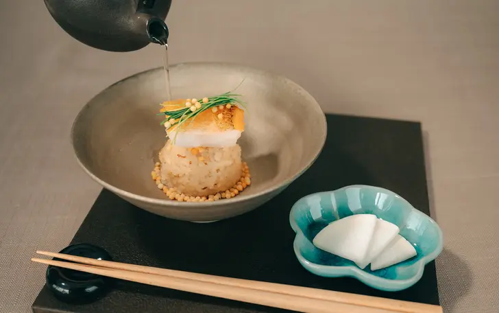 日本ならではの季節の味を使用し、受け継いできた伝統で五感で愉しめる料理をお仕立てします。