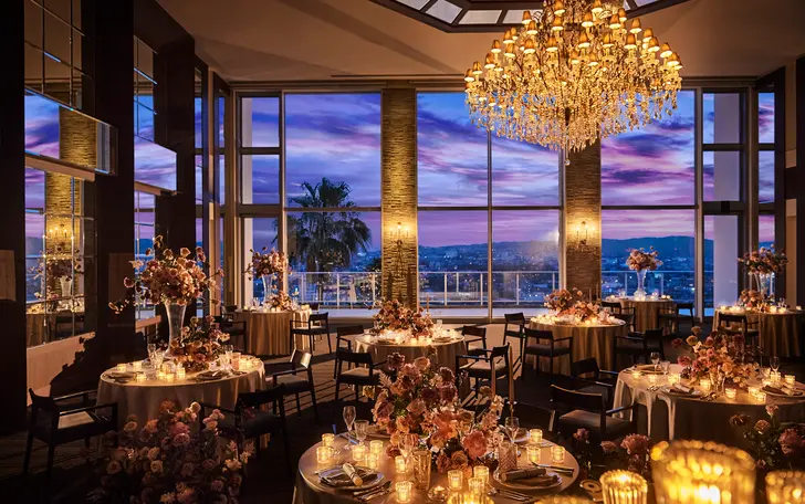 高台ならではの美しい夜景を楽しむことができるのも人気の理由。