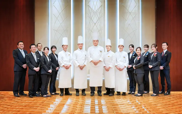 ご結婚式当日は ご新郎ご新婦様とご一緒に 
私たちホテルスタッフがゲストの皆様をおもてなしいたします