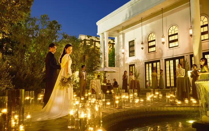 お昼間とは印象の違ったガーデンで過ごす時間は、ゲストも非日常に包まれた時間に