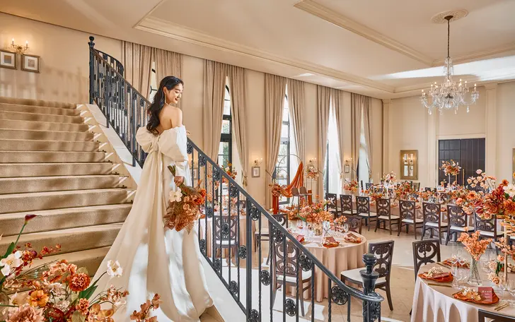 入場シーンなど多彩な演出が叶う階段は、フォトスポットとしても人気です