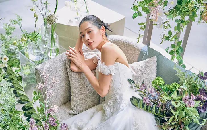 ドレスブランド“MIRROR MIRROR”を展開。世界中の最新ドレスをセレクト