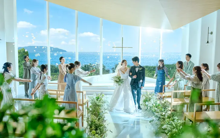 180℃パノラマのオーシャンビュー！親しい友人や家族と過ごす非日常ウェディング