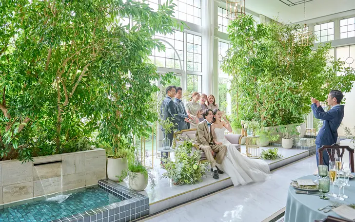 青空の下で行う木漏れ日に抱かれたガーデンパーティは、海外風のお洒落なスタイル