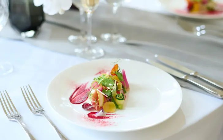 フレンチに欠かせないフォアグラ、トリュフなど、できる限り産地にこだわり、香り高い食材を集めています