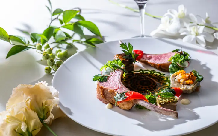 【口コミ1位の美食】九州の食材×フランス食材の融合をテーマに、料理を提供する瞬間の温度や香りにまでこだわった料理