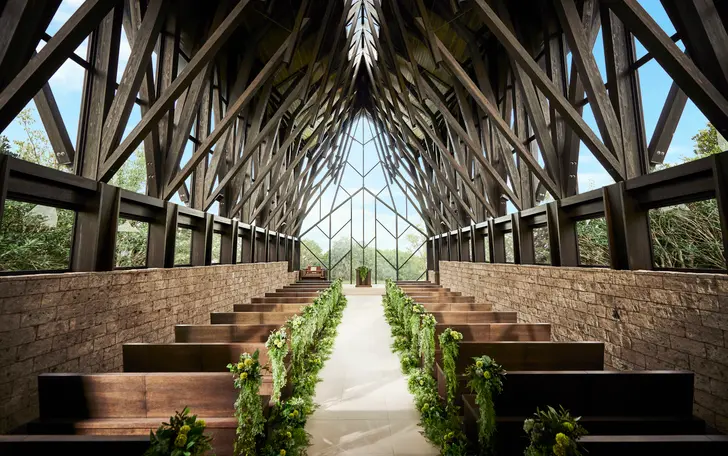 厳かな結婚式からナチュラルな結婚式までお好みのスタイルに合わせて選べる5つのチャペル