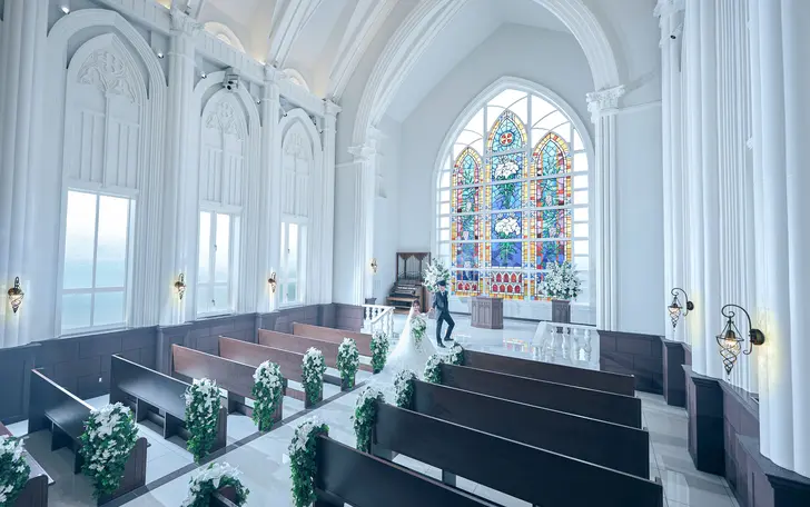 人気の大聖堂は120名着席可能なゆったりとした空間
沢山のゲストに囲まれても安心の広さが嬉しい