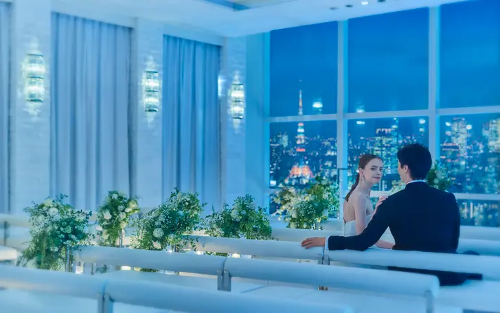 夜の夜景を望む、ロマンチックなナイトパーティは大人のふたりにオススメ