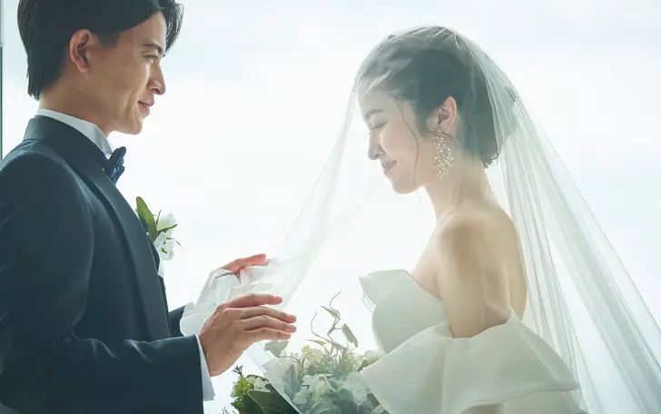 天井高7mのスケールを誇る純白のチャペルなどテイストの異なる2つのチャペルで叶う本格挙式
