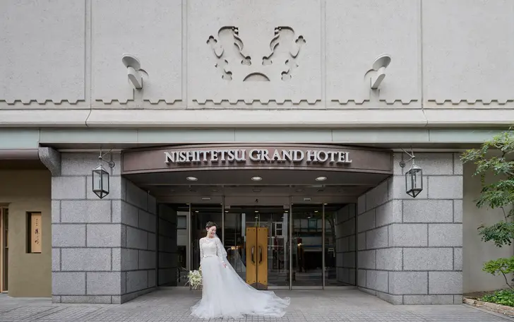 創業時から結婚式の舞台として羨望を集め、「親がここで挙げたから」と訪れる人も。どの交通機関でもアクセス抜群