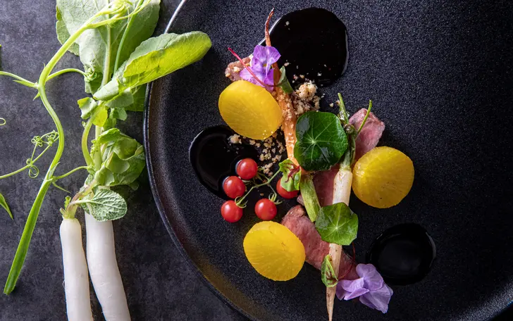 旬に合わせた新鮮な食材を使用。素材の魅力を最大限に引き出す調理法にこだわっています。