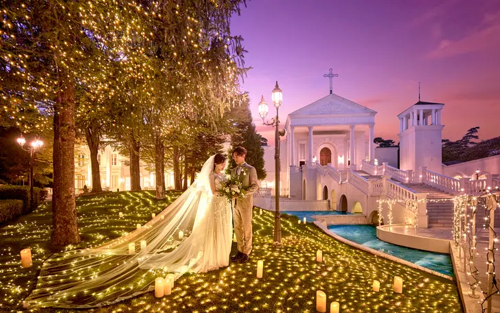 イルミネーション輝くトワイライトの時間帯も、ロマンチックで大人気。夜は年中ライトアップが楽しめる。