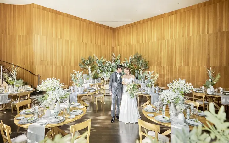 披露宴会場も、プール付きガーデンも、青く美しい空も貸切のプライベートウェディング