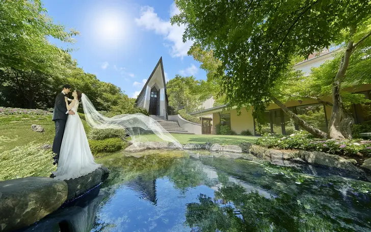 【4000坪】壮大な緑溢れる庭園は自然豊かでまるでリゾート地へ訪れたかのよう