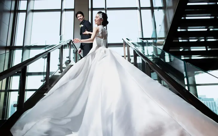 パーツではなくトータルの視野でアイテムを一つ一つ厳選し、当日花嫁が最も輝くスタイルを提案します