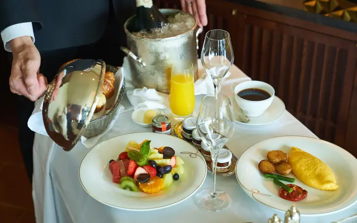 皇居外苑を眺めながら優雅にご朝食をご用意