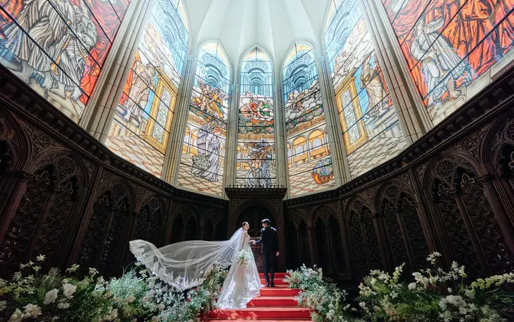 全天候に対応できるのも魅力。1日を過ごすスペースが全て館内にあり、天候に左右されず結婚式を行える。