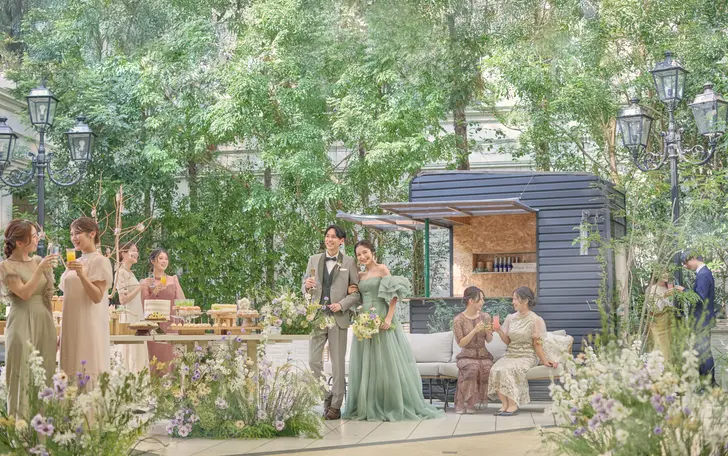 自由開閉できるムービングルーフ付きで天候の心配なし！邸宅を丸ごと貸切だからゲストも自然とリラックス