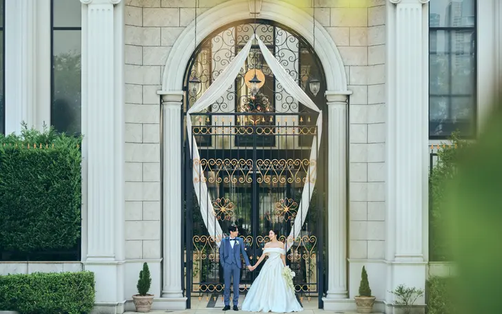 梅田から徒歩圏内、最寄駅からは徒歩3分、無料提携駐車場もあり、全てのゲストに好アクセス・好立地。