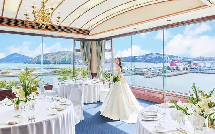 船体をモチーフとした内装のあしらいと、2面にわたる窓からはたっぷりの自然光が差し込みます。