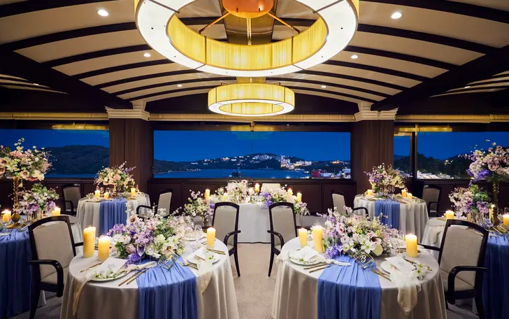 幻想的な夜景に刻々と変わる空の表情をご覧いただきながら、優雅なひとときをお楽しみいただけます。