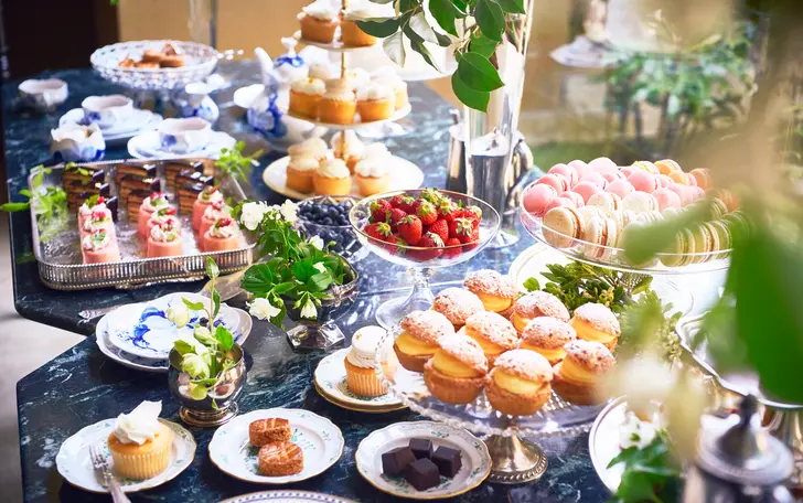 旬のフルーツなどを使ったデザートビュッフェの演出も大人気