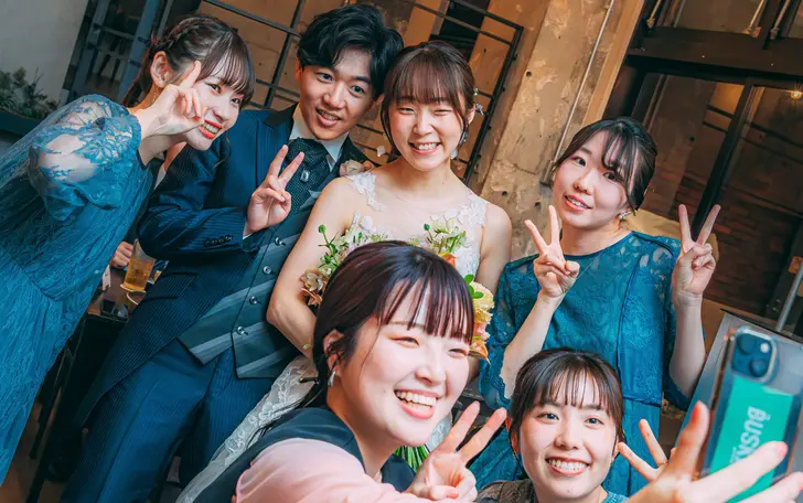 アイテムのお持ち込み料が無料！カフェウェディングだからこそ叶う距離が近く、自然体な結婚式が実現