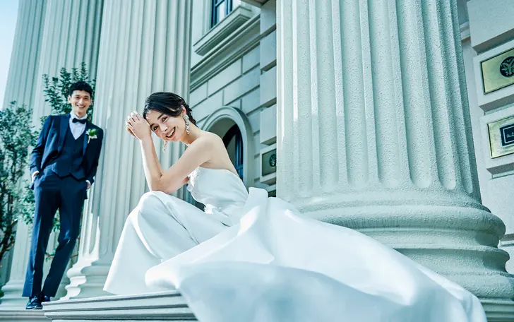 壮麗な佇まいは、街行く人々の注目を集め、一歩足を踏み入れれば街の喧騒を忘れる別世界へと誘ってくれます