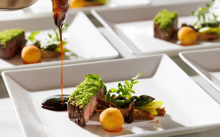 地元信州の旬の食材を使用した国賓をもてなす至福の料理と長年培ってきた安心できるサービス。